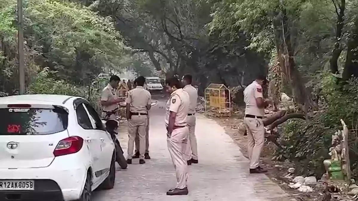 दिल्ली के महरौली और नांगलोई में एनकाउंटर