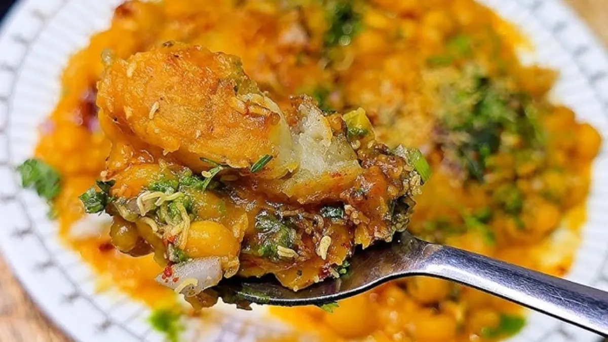 दिल्ली की ठंड में बना लें गुजरात की फेमस रगड़ा पेटिस