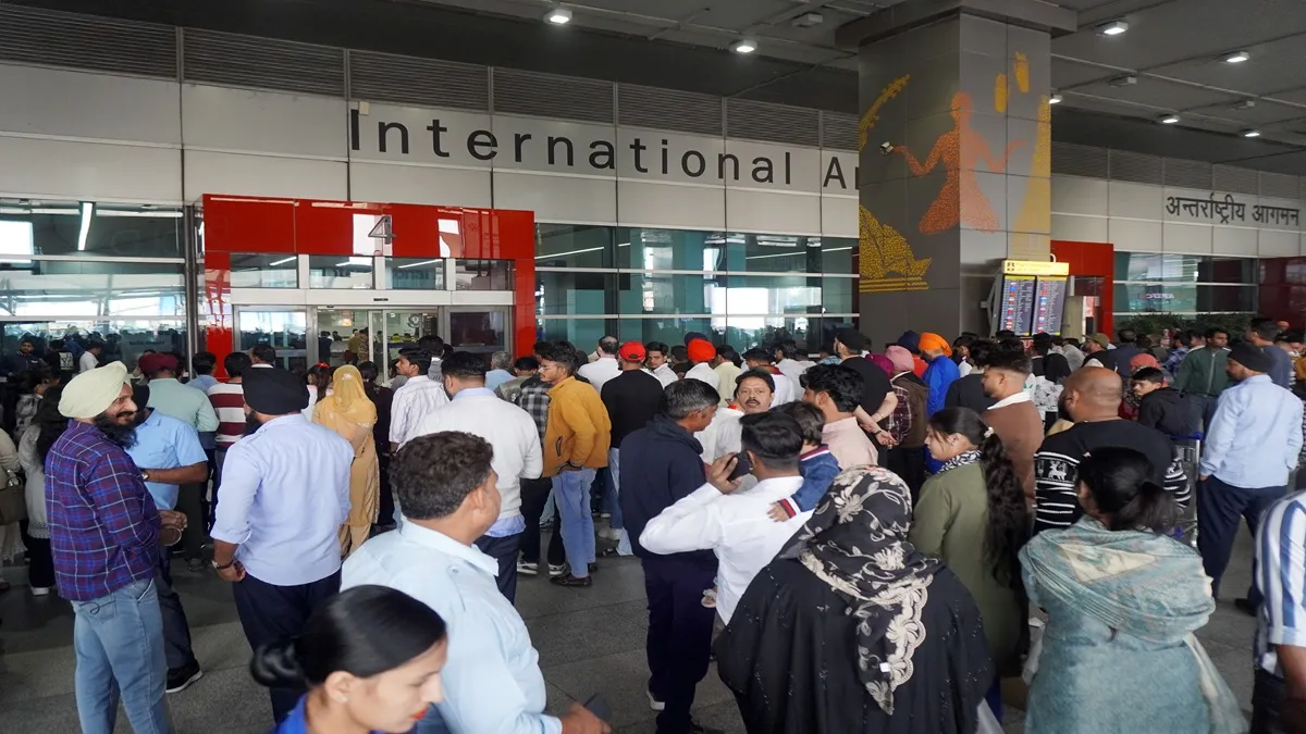 दिल्ली-मुंबई एयरपोर्ट पर बढ़ सकते हैं यात्री शुल्क