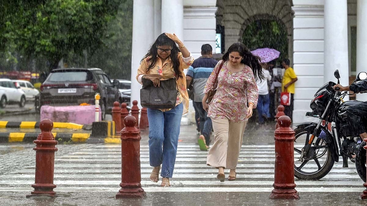 दिल्ली-NCR में तेज हवाओं के साथ हो रही बारिश
