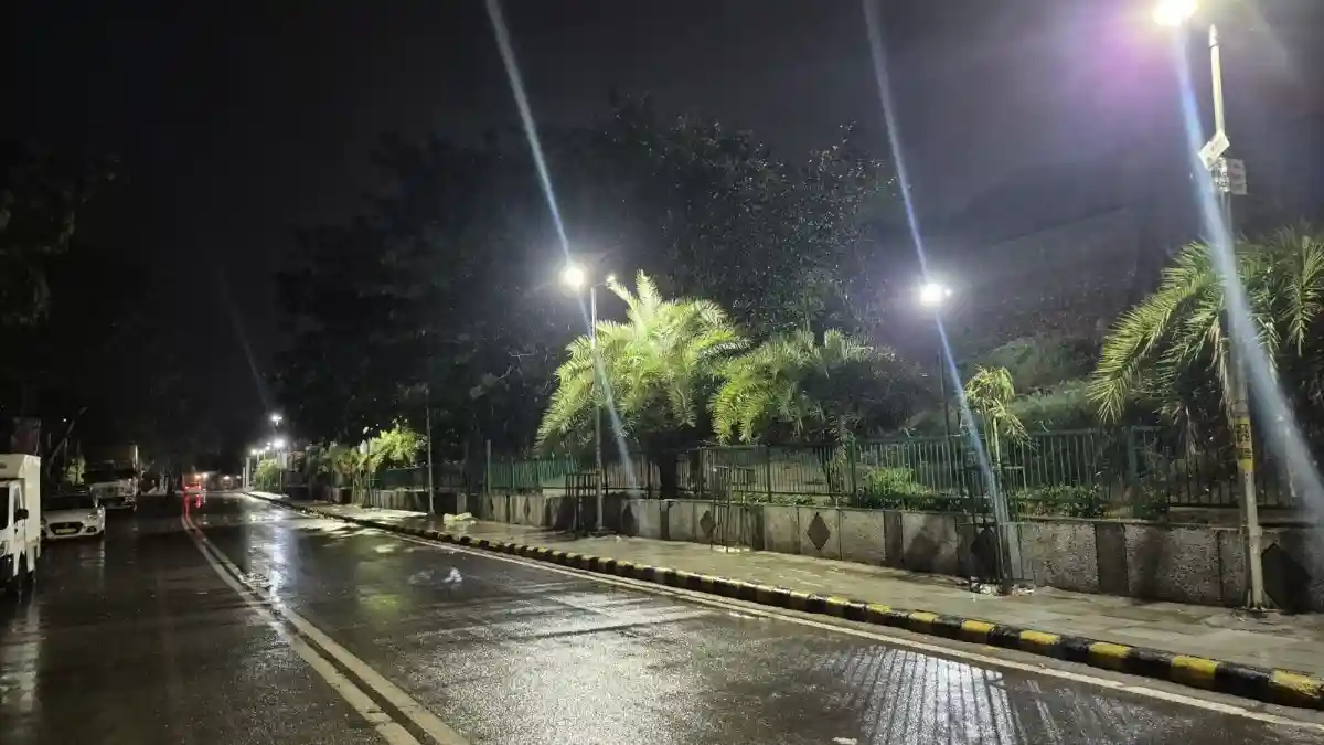 दिल्ली-NCR में तेज हवाओं के साथ झमाझम बारिश