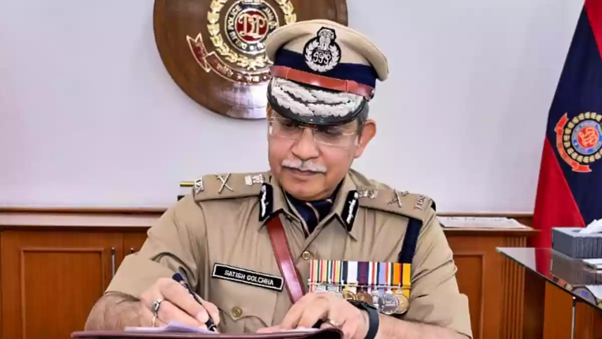 1994 बैच के IPS अधिकारी अनुराग कुमार को दिल्ली पुलिस का नया कमिश्नर नियुक्त किया गया है. वह अभी इंटेलिजेंस ब्यूरो में स्पेशल डायरेक्टर के पद पर तैनात थे. उन्होंने सतीश गोलचा की जगह ली है,