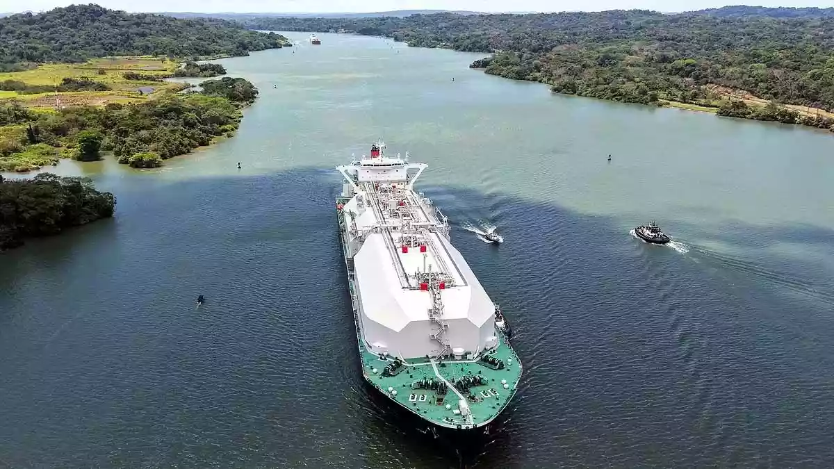 होर्मुज की तरह अगर दुनिया के 10 बड़े चोक पॉइंट- मलक्का, स्वेज, पनामा, जिब्राल्टर और बाकी सब टोल वसूलने लगें तो 80% ग्लोबल समुद्री व्यापार टोल का जाल बन जाएगा. जहाजों की लागत 2-5 गुना बढ़ेगी,