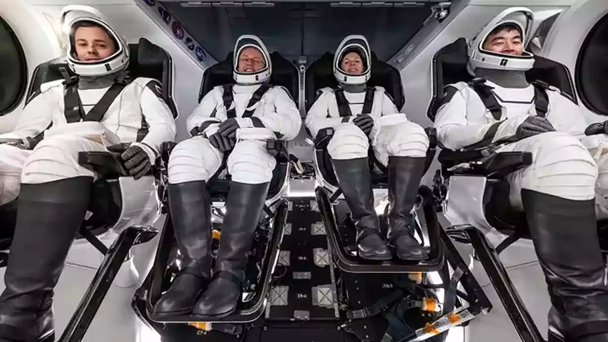 एक बीमार के चक्कर में लौटेंगे 4 अंतरिक्षयात्री