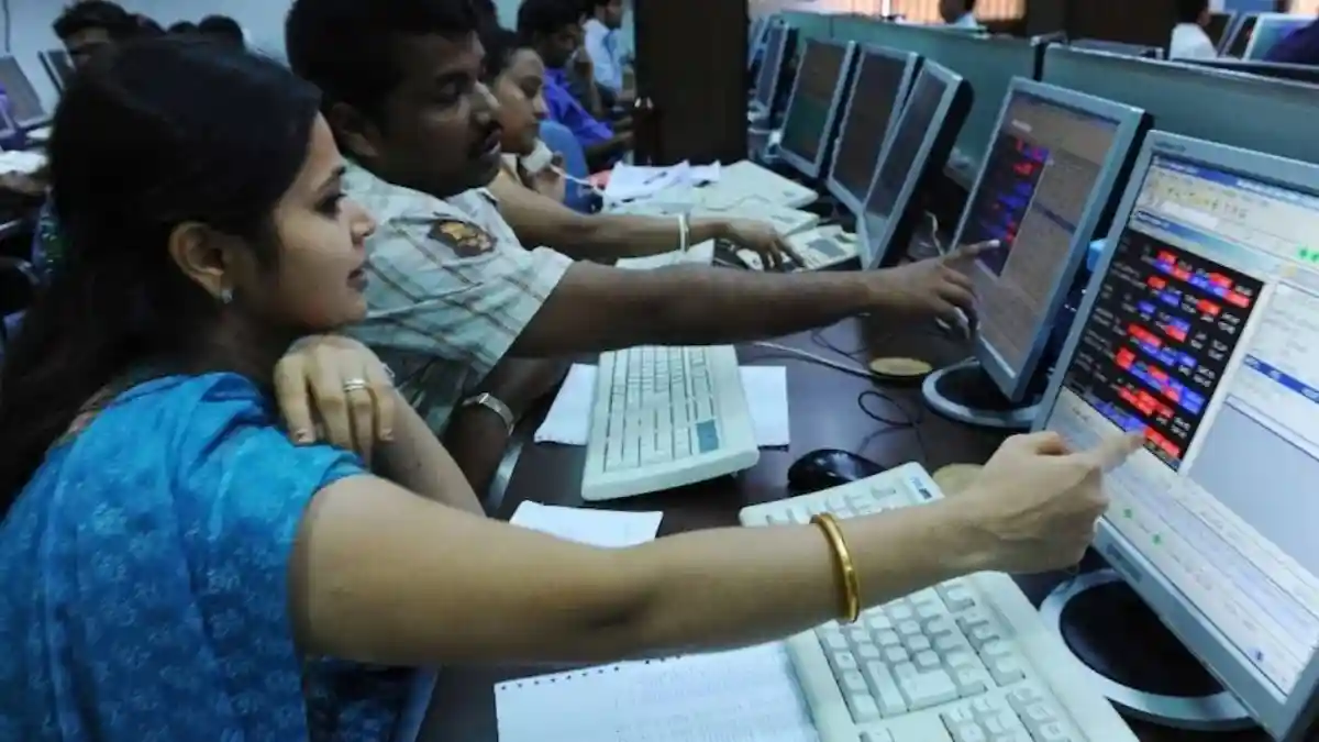 Stock Market के दोनों इंडेक्स सेंसेक्स-निफ्टी बीते सप्ताह बढ़त में रहे. इस बीच सेंसेक्स की टॉप-10 कंपनियों में शामिल छह ने महज पांच दिनों के भीतर 1 लाख करोड़ रुपये से ज्यादा की कमाई कर डाली. शेयर