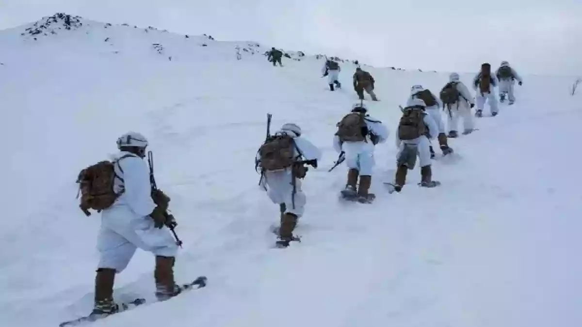 हाड़ कंपा देने वाली ठंड में भारतीय सेना का ऑपरेशन