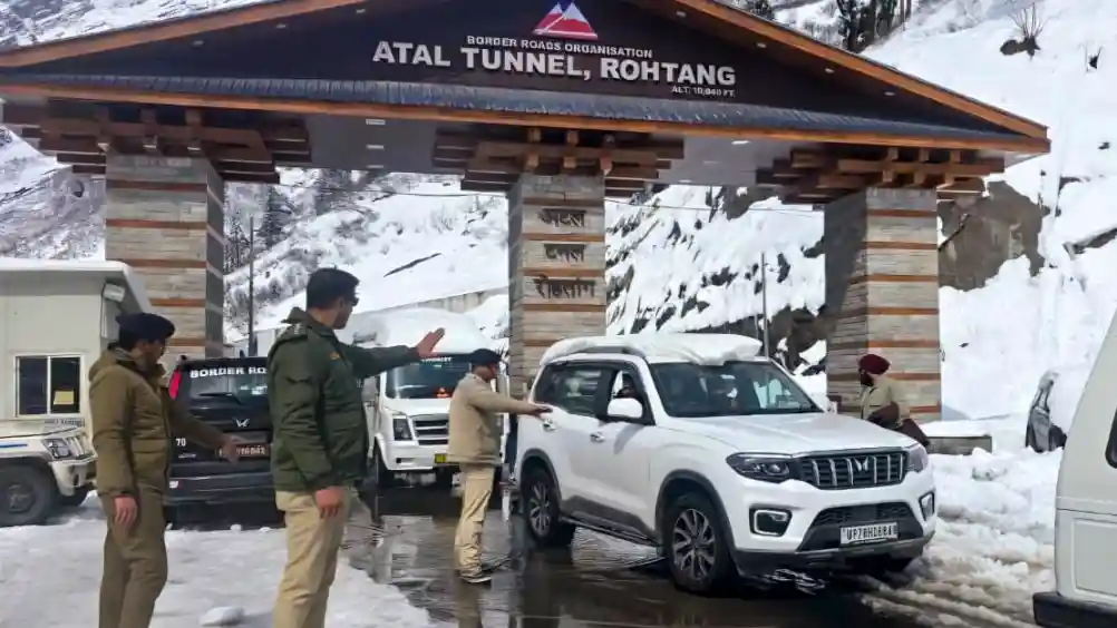 हिमाचल में अटल टनल के पास हिमस्खलन का खतरा