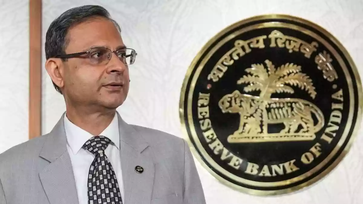 RBI On Repo Rate: केंद्रीय बैंक ने एमपीसी बैठक के नतीजों का ऐलान कर दिया है और फैसलों के बारे में जानकारी देते हुए रिजर्व बैंक के गवर्नर संजय मल्होत्रा ने बताया कि रेपो रेट में कोई बदलाव नहीं