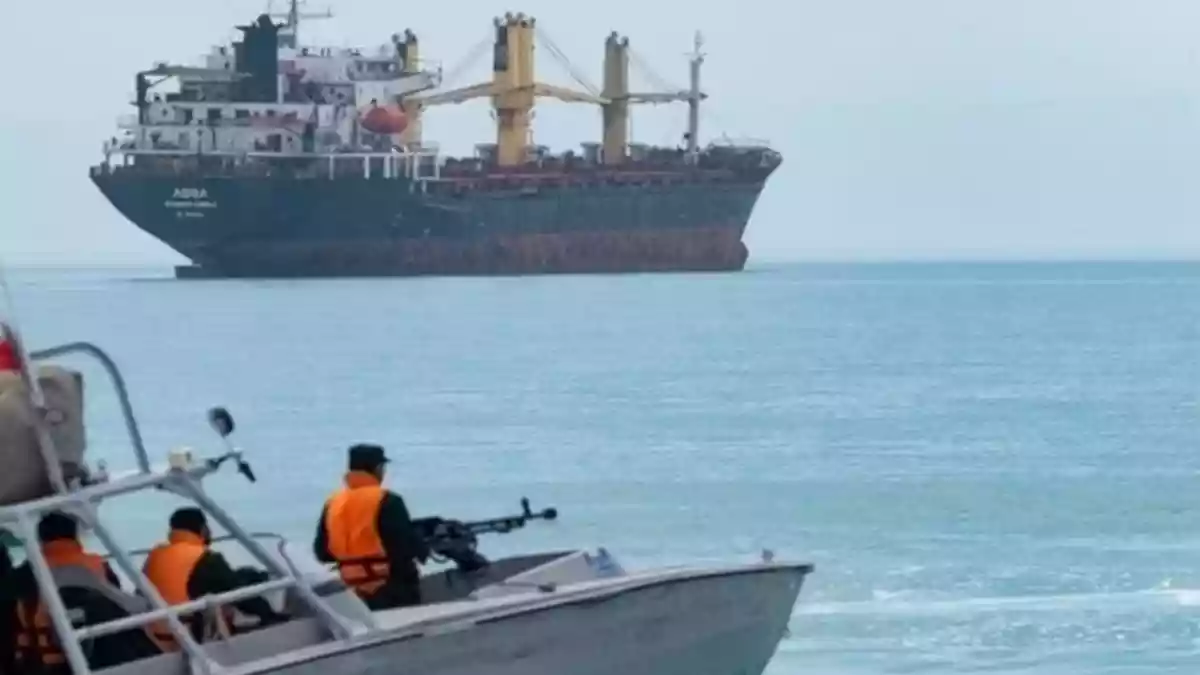 US Attacks Iran: अमेरिका की ओर से ईरानी सेना पर होर्मुज के आस-पास किए गए अटैक के बाद अचानक कच्चे तेल की कीमतों में तेज उछाल देखने को मिला है, जबकि सोमवार के ये भरभराकर टूटी थीं. मिडिल ईस्ट में तनाव
