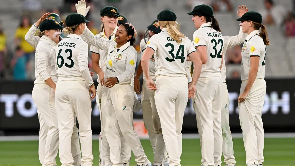 भारतीय महिला क्रिकेट टीम इस समय ऑस्ट्रेलिया में है और मल्टी फॉर्मेट सीरीज खेल रही है। टीम इंडिया ने ऑस्ट्रेलिया दौरे का धमाकेदार अंदाज में आगाज किया था। 3 मैचों की T20I सीरीज में टीम