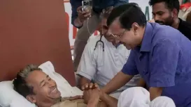 जंतर-मंतर पर अनशन पर बैठे सोनम वांगचुक के खिलाफ दिल्ली पुलिस के एक्शन पर विपक्ष ने केंद्र सरकार को घेरा है. आम आदमी पार्टी के चीफ अरविंद केजरीवाल से लेकर डिंपल यादव तक ने सरकार की