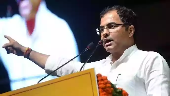 कहीं अटेंडेंस रजिस्टर गड़बड़ तो कहीं लापरवाही