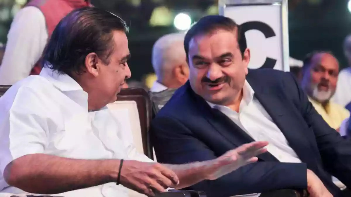 गौतम अडानी भारत समेत एशिया के सबसे अमीर व्‍यक्ति बन चुके हैं. उन्‍होंने मुकेश अंबानी को पीछे छोड़ा है, जो काफी लंबे समय से एशिया के सबसे अमीर व्‍यक्ति बने रहे. भारत समेत एशिया के टॉप