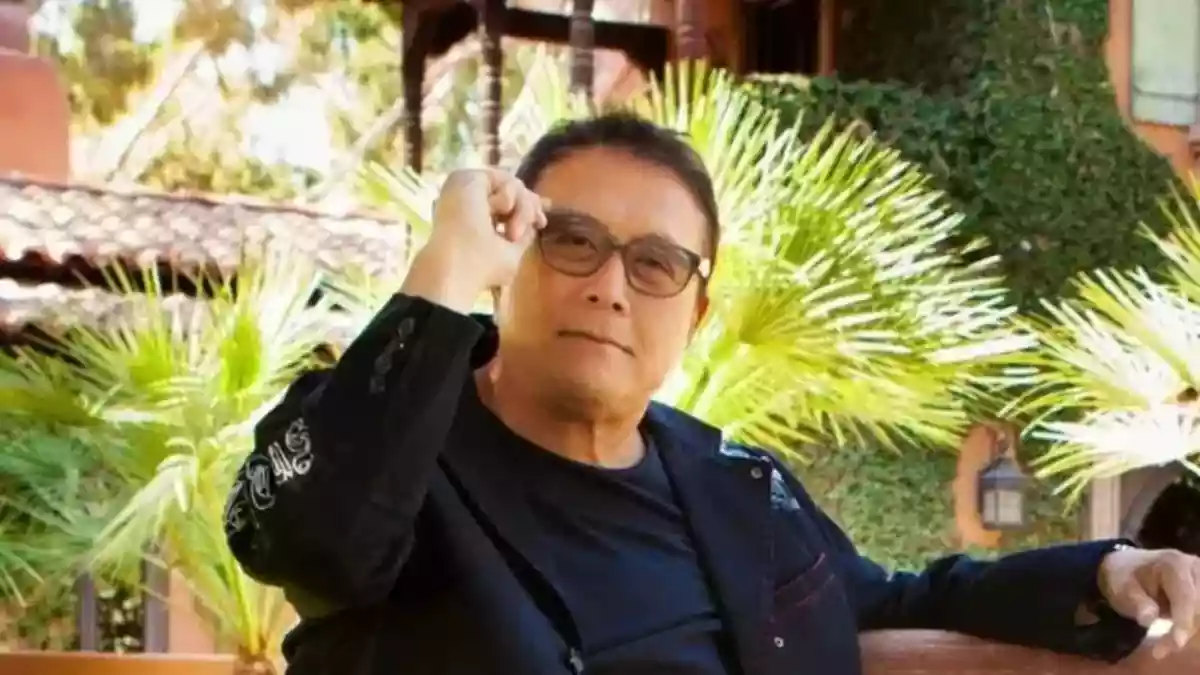 Robert Kiyosaki Crash Warning: मशहूर किताब 'रिच डैड पुअर डैड' के लेखक रॉबर्ट कियोसाकी ने सोशल मीडिया एक नए पोस्ट के जरिए फिर से सबसे बड़े क्रैश की वॉर्निंग दी है. इसके साथ ही उन्होंने सोना-चांदी की कीमतों