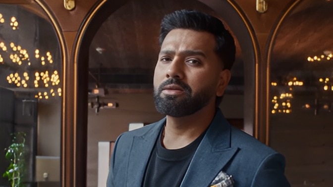 रोहित शर्मा अब टीवी पर धमाकेदार डेब्यू करने वाले हैं. उनका नया रियलिटी गेम शो फैमिली फुल हाउस इसी महीने से आ रहा है, जिससे जुड़ी जानकारी सामने आई है. आप भी जानें कबसे टीवी पर दिखेंगे