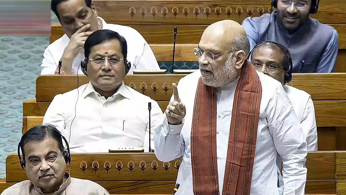 लोकसभा के विशेष सत्र में महिला आरक्षण और परिसीमन को लेकर विपक्ष और सरकार के बीच तीखी बहस हुई. विपक्ष ने महिला आरक्षण के साथ परिसीमन को जोड़ने को छलावा बताया, जबकि गृह मंत्री अमित शाह ने