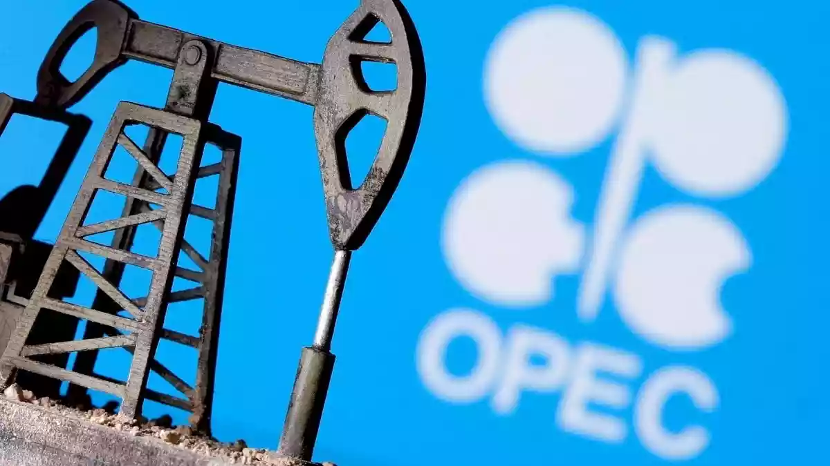OPEC+ Big Decision: दो महीने की अमेरिकी नाकाबंदी हटने के बाद होर्मुज से तेल-गैस के जहाजों की आवाजाही शुरू हो गई है. हालांकि, ये युद्ध पूर्व स्तर से काफी कम है, लेकिन फिर भी दुनिया के लिए राहत भरी है.