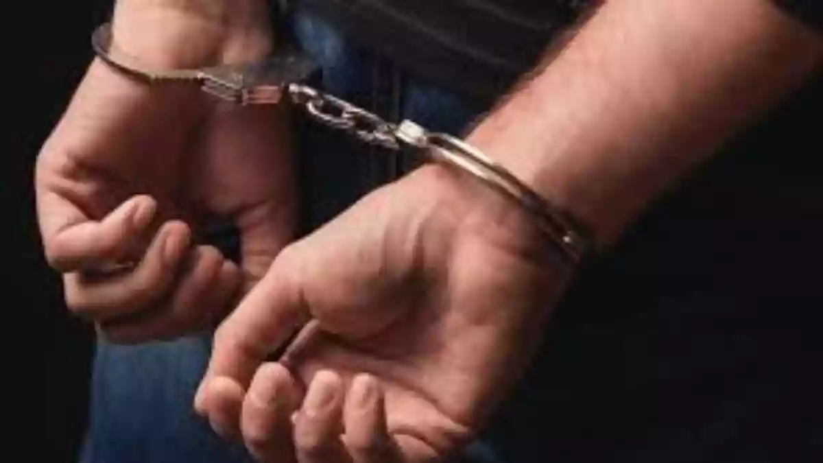 महिला ने मांगी बकाया सैलरी तो बना दिया फेक सोशल मीडिया