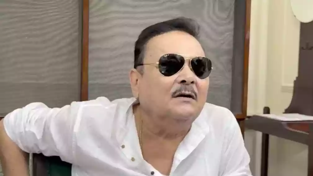 टीएमसी के वरिष्ठ नेता और पश्चिम बंगाल के पूर्व मंत्री मदन मित्रा विपक्ष के नेता ऋतब्रत बनर्जी के नेतृत्व वाले बागी खेमे में शामिल हो गए हैं. ये पूर्व मुख्यमंत्री ममता बनर्जी के लिए