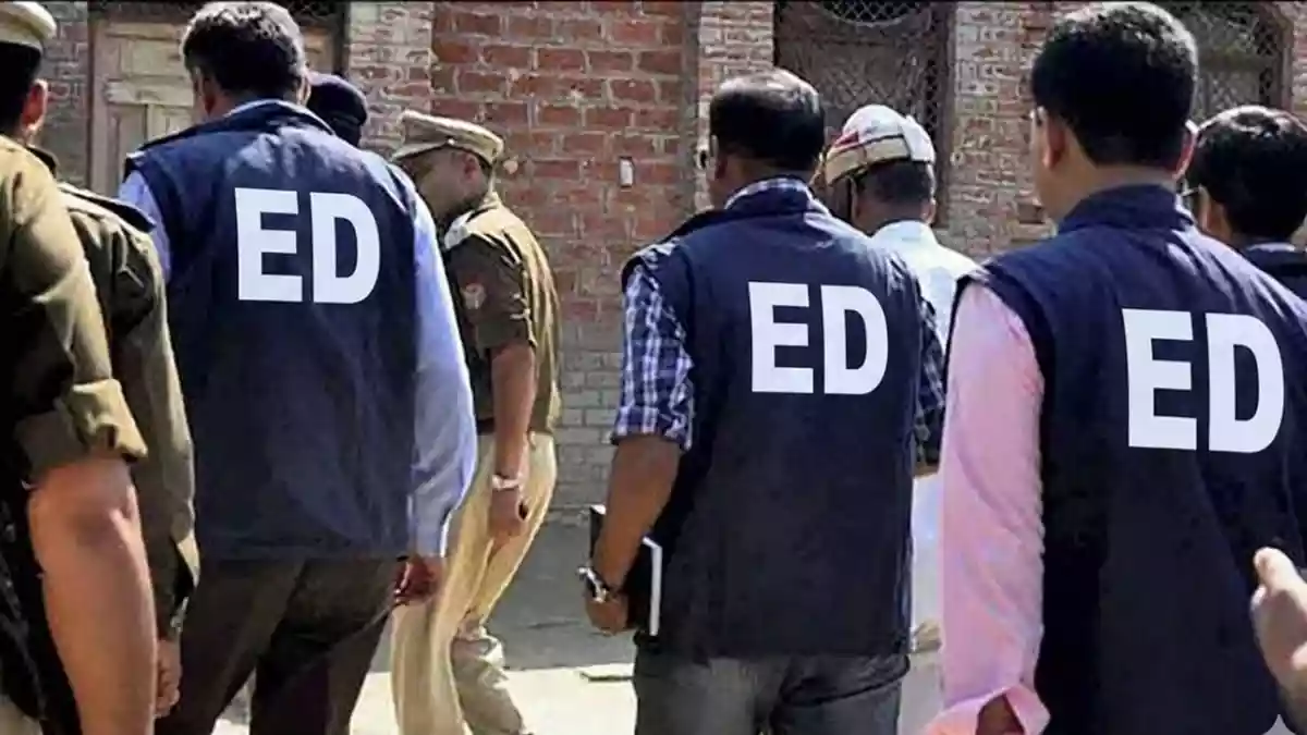 मनी लॉन्ड्रिंग केस में 12 ठिकानों पर ED रेड