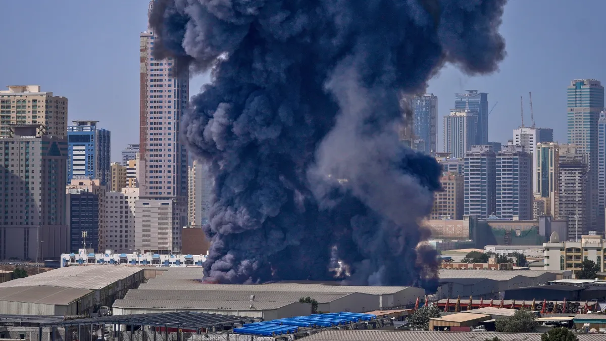 मिडिल ईस्ट में बढ़ते सैन्य तनाव ने सिर्फ तेल बाजार ही नहीं, बल्कि रियल एस्टेट सेक्टर को भी चिंता में डाल दिया है। खासकर दुबई, जो पिछले कुछ सालों में दुनिया के अमीरों का पसंदीदा निवेश