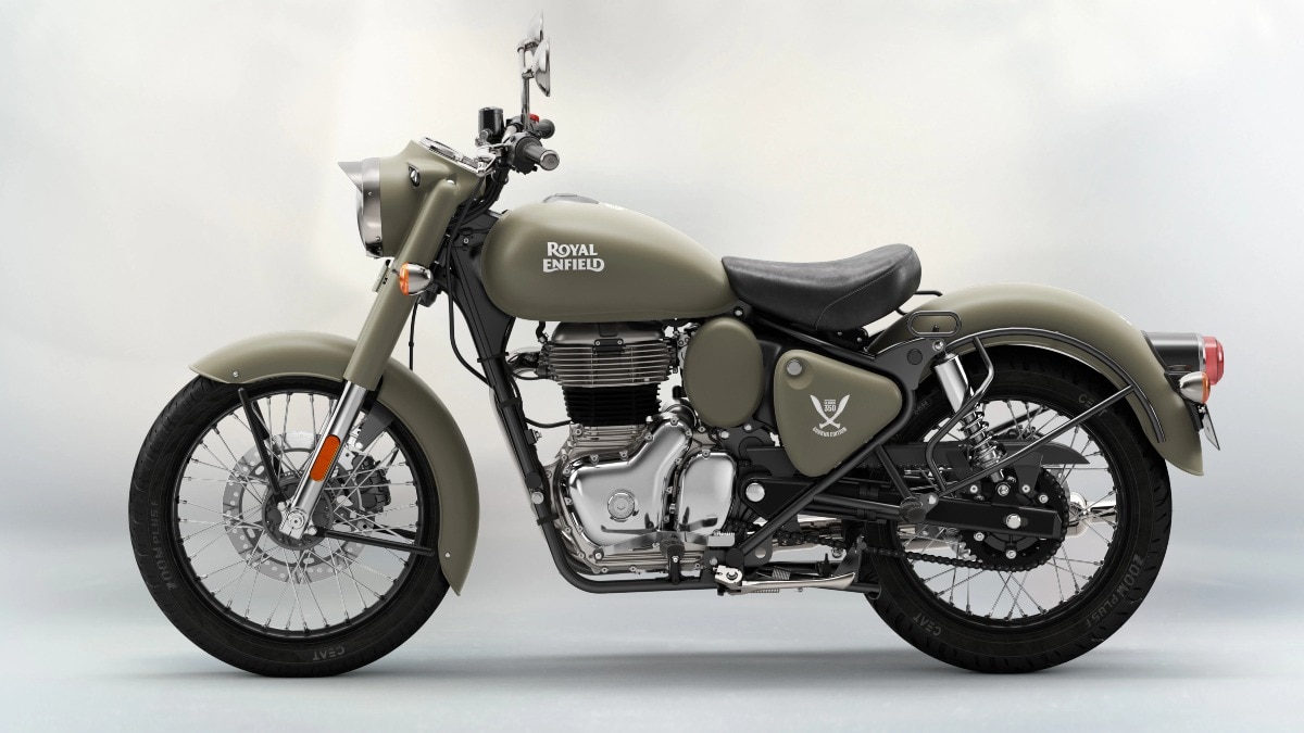 Royal Enfield Classic 350 Gorkha: रॉयल एनफील्ड ने भारतीय सेना के गोरखा रेजिमेंट के सम्मान में इस बाइक को लॉन्च किया है. इस बाइक का लुक-डिजाइन काफी हद तक गोरखा से ही इंस्पायर्ड है. लॉन्च के साथ ही इसकी
