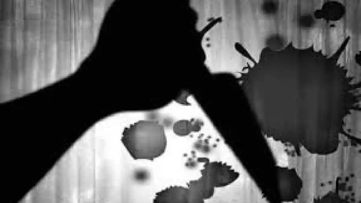 दिल्ली के मॉडल टाउन इलाके से एक हैरान करने वाला मामला सामने आया है. जहां एक 25 वर्षीय युवक की चाकुओं से घोंपकर हत्या कर दी गई. वहीं हत्या के बाद आरोपी फरार हो गया. दिल्ली के मॉडल टाउन इलाके