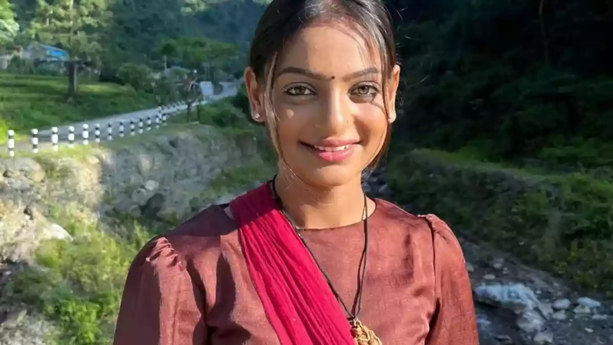 मोनालिसा को झोपड़ी से निकालकर स्टार बनाया
