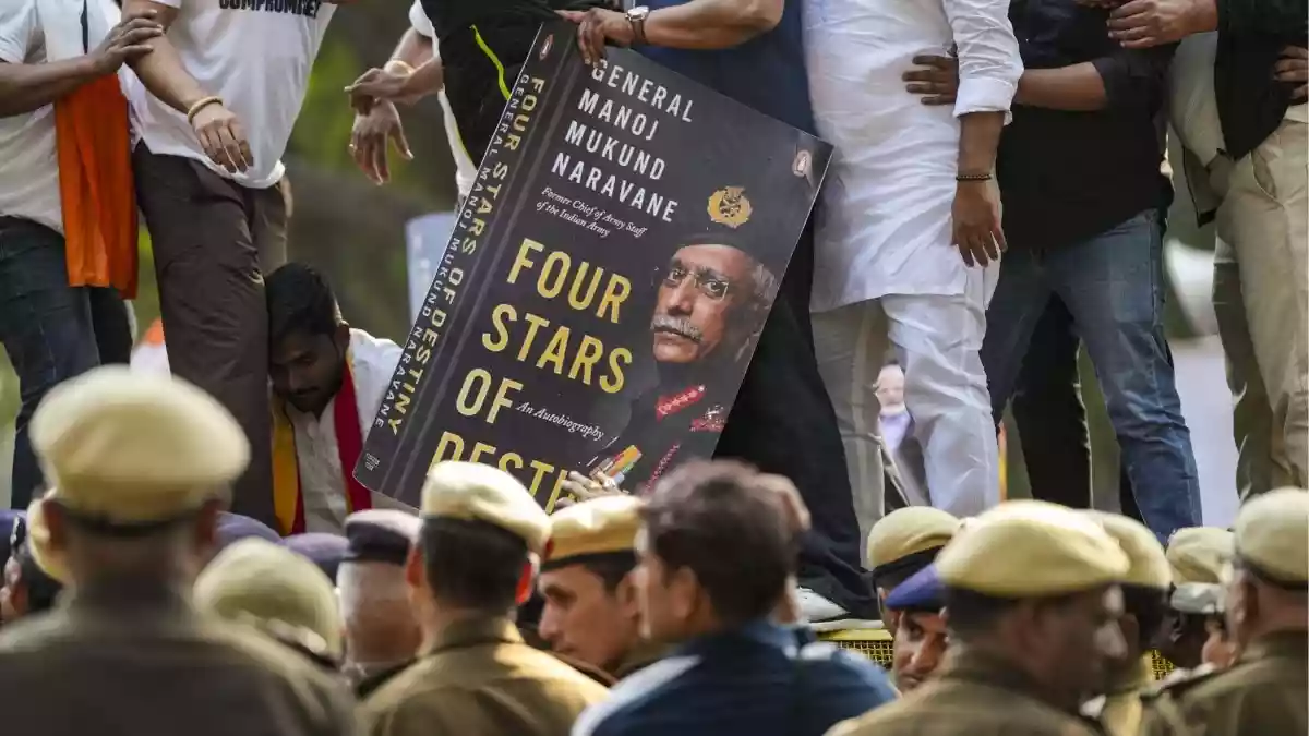 नरवणे की किताब लीक कैसे