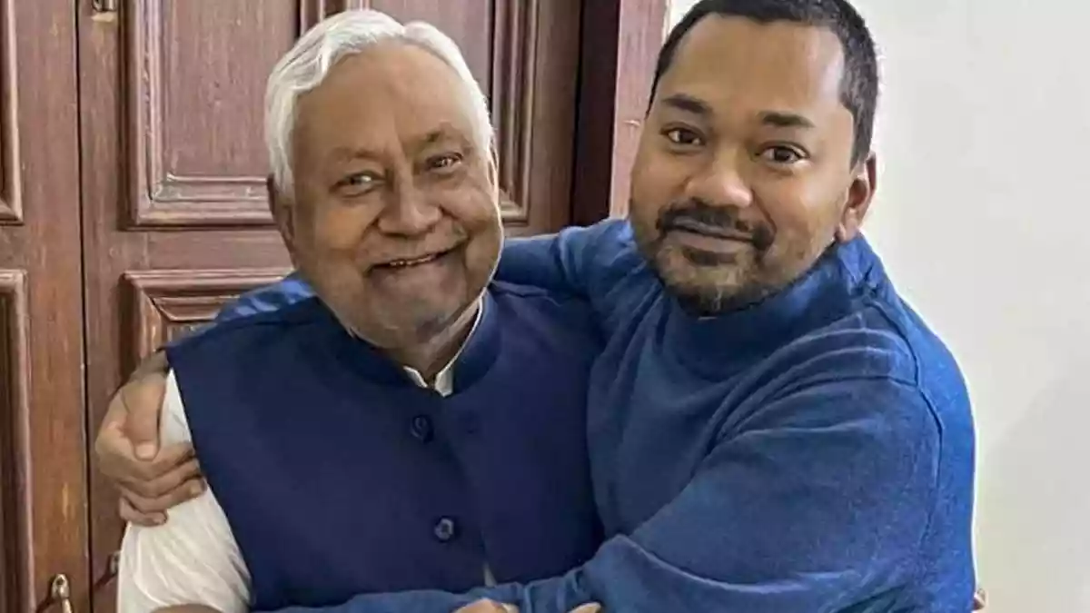 नीतीश कुमार के लिए बेटे निशांत को जेडीयू में आने देना कितना मुश्किल है