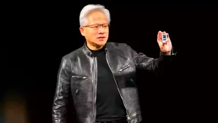 Nvidia ने Computex 2026 के दौरान एक खास चिप लॉन्च किया है. ये चिप इंटेल और ऐपल जैसी कंपनियों के सिरदर्द बन सकता है, क्योंकि ये बेहद केपेबल है और पावरफुल है. आइए जानते हैं इसमें क्या है खास. दुनिया की