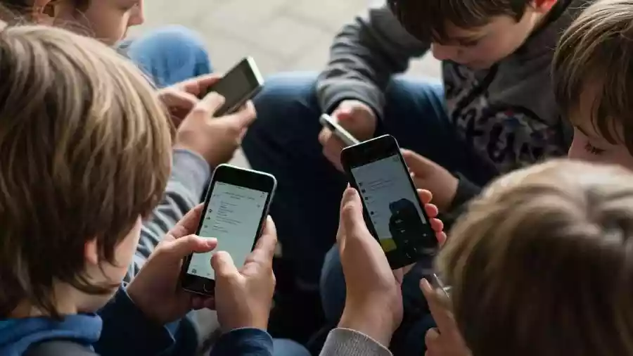 ऑस्ट्रेलिया की तरह भारत में भी बच्चों के लिए बैन हो सोशल मीडिया
