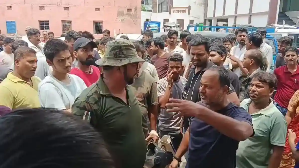 पैसे भी कटे, बिजली भी गुल