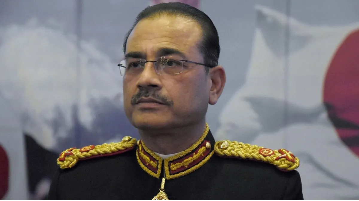 पाकिस्तान में संविधान संशोधन के बाद असीम मुनीर को सौंपी गई तीनों सेनाओं और परमाणु केंद्र की कमान