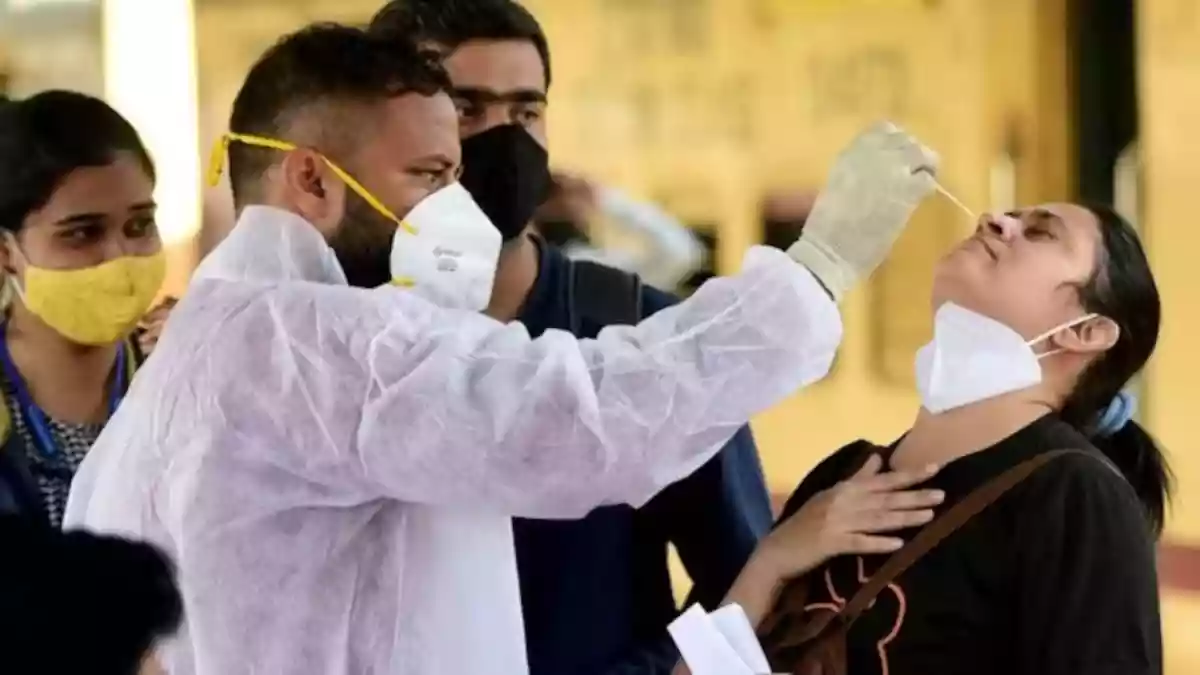 आंध्र प्रदेश में 26 जून से 16 जुलाई के बीच कोविड-19 के 12 मामले सामने आए, जिनमें से चार मरीजों की मौत हो गई. सभी मृतक पहले से गंभीर बीमारियों से पीड़ित थे. सबसे ज्यादा मामले कडप्पा जिले से आए