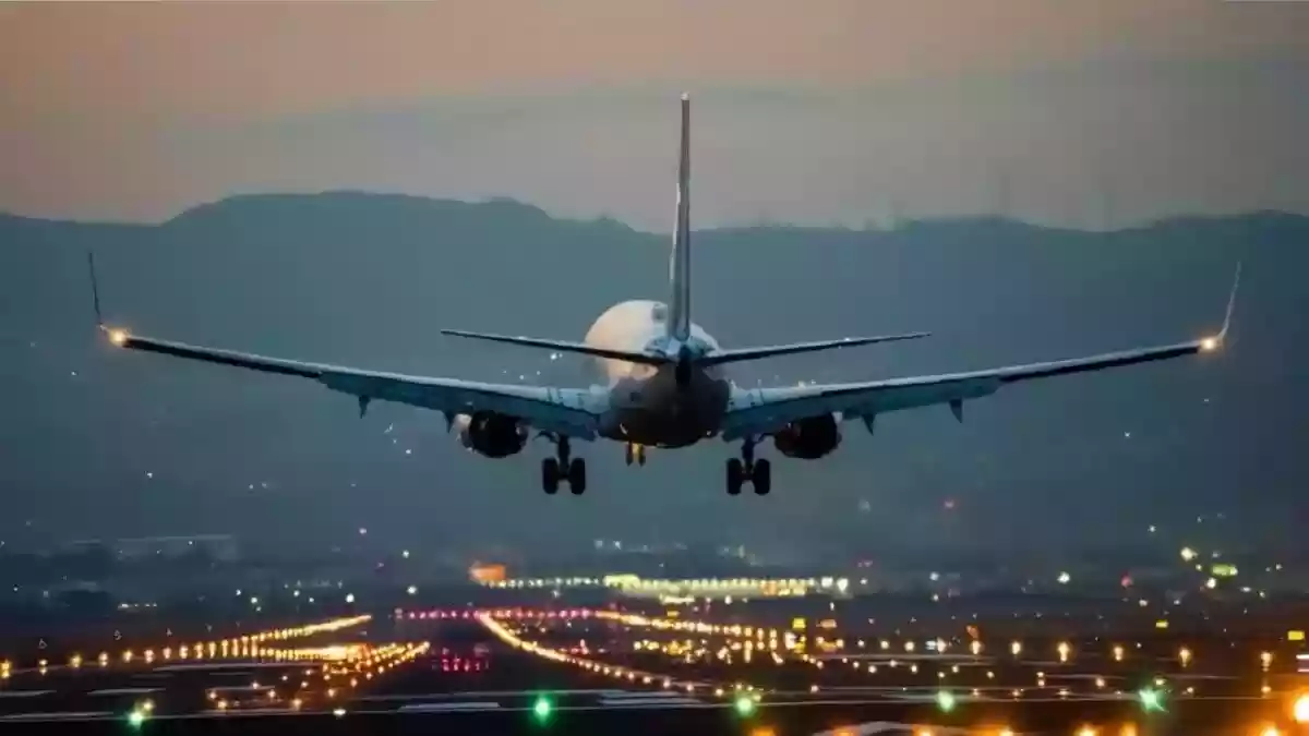फ्लाइट के टॉयलेट में गया यात्री