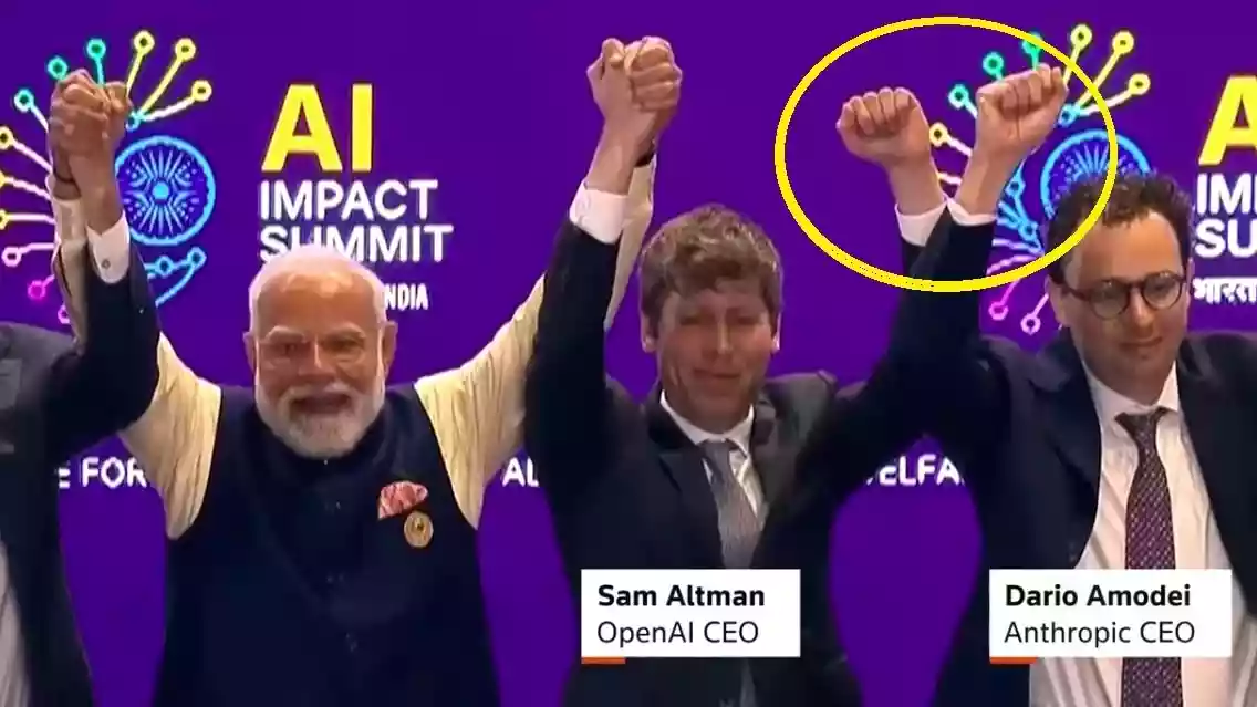 पीएम मोदी के साथ स्टेज पर ऑल्टमैन और Anthropic CEO के बीच अनबन