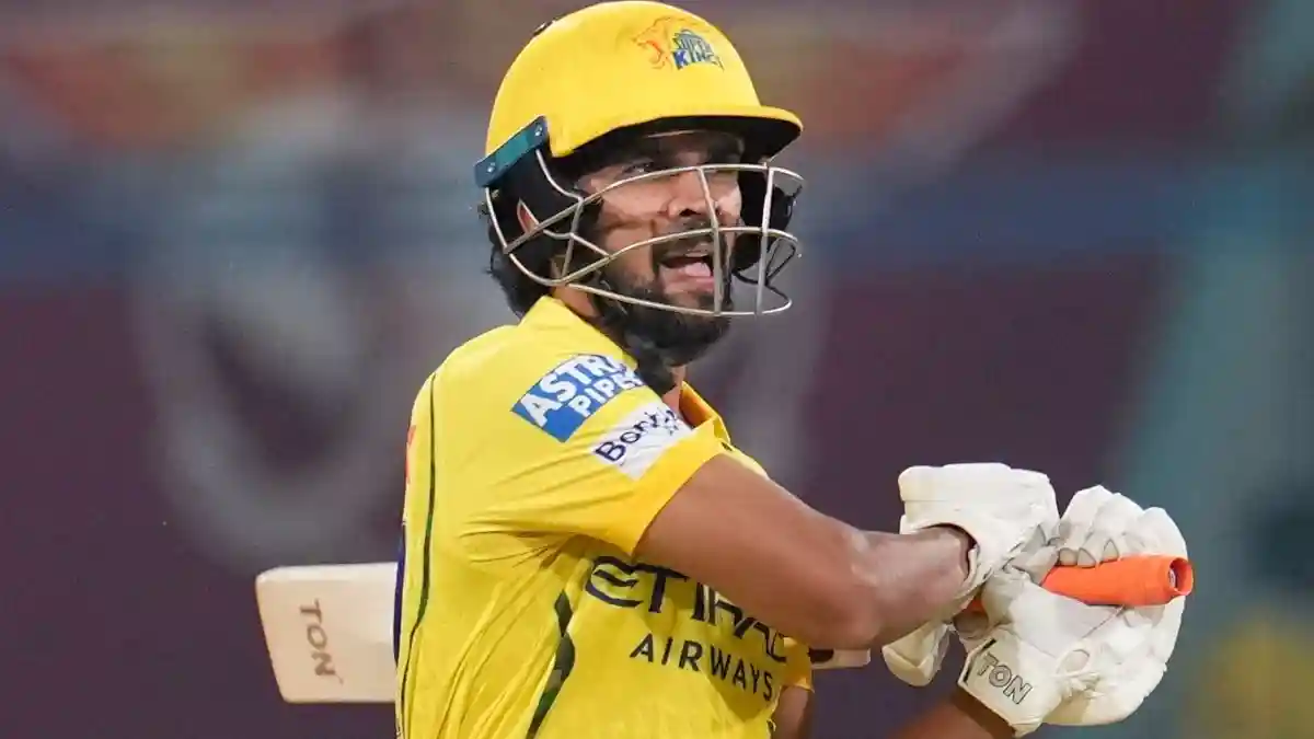 प्लेऑफ की जंग में फंसी CSK