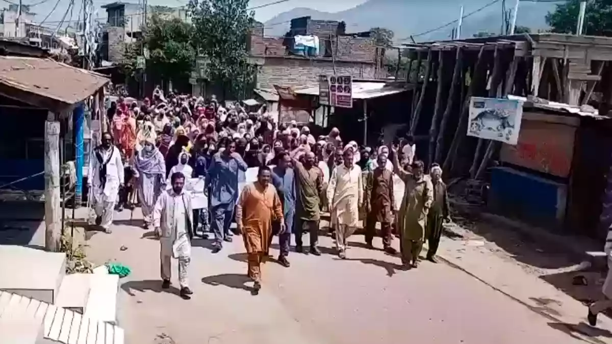 PoK के रावलकोट में प्रोटेस्ट पर PAK सेना का एक्शन