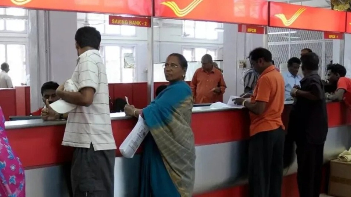 Post Office MIS Scheme: हर कोई अपनी कमाई में से कुछ न कुछ बचत करके ऐसी जगह निवेश करना चाहता है, जहां उसका पैसा सुरक्षित रहने के साथ ही कमाई भी जोरदार हो. इस लिहाज से पोस्ट ऑफिस की 'Zero Risk Schemes' खासी पॉपुलर