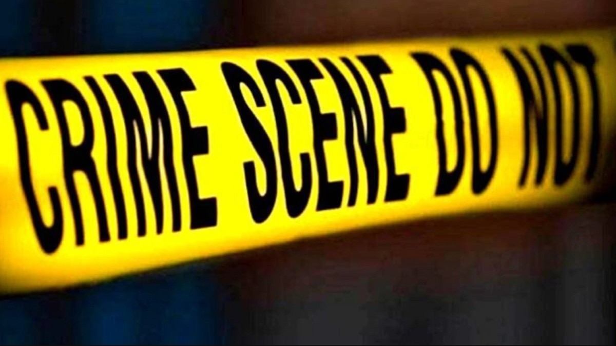 बांग्लादेश के रंगपुर इलाके में हिंदू परिवार की हत्या के मामले को लेकर पुलिस पर सबूत छिपाने के आरोप लगाए जा रहे हैं. स्थानीय लोगों और हिंदू संगठनों का आरोप है कि इस मामले में शामिल अन्य