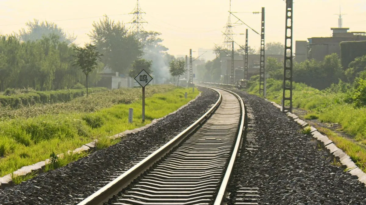 रेल की पटरियों में क्यों नहीं लगती जंग