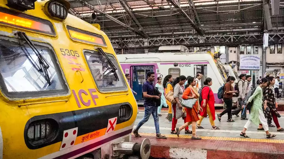 रेलवे कर्मचारियों की हड़ताल के बीच बड़ा हादसा