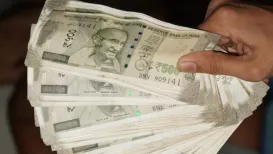 <strong>₹22,000 </strong>के निवेश पर हर हफ्ते ₹5,50,000 का रिटर्न मिलेगा... जी हां, आपने बिल्कुल सही पढ़ा। सोशल मीडिया पर इन दिनों एक वीडियो वायरल हो रहा है। इस वीडियो में वित्त मंत्री निर्मला सीतारमण