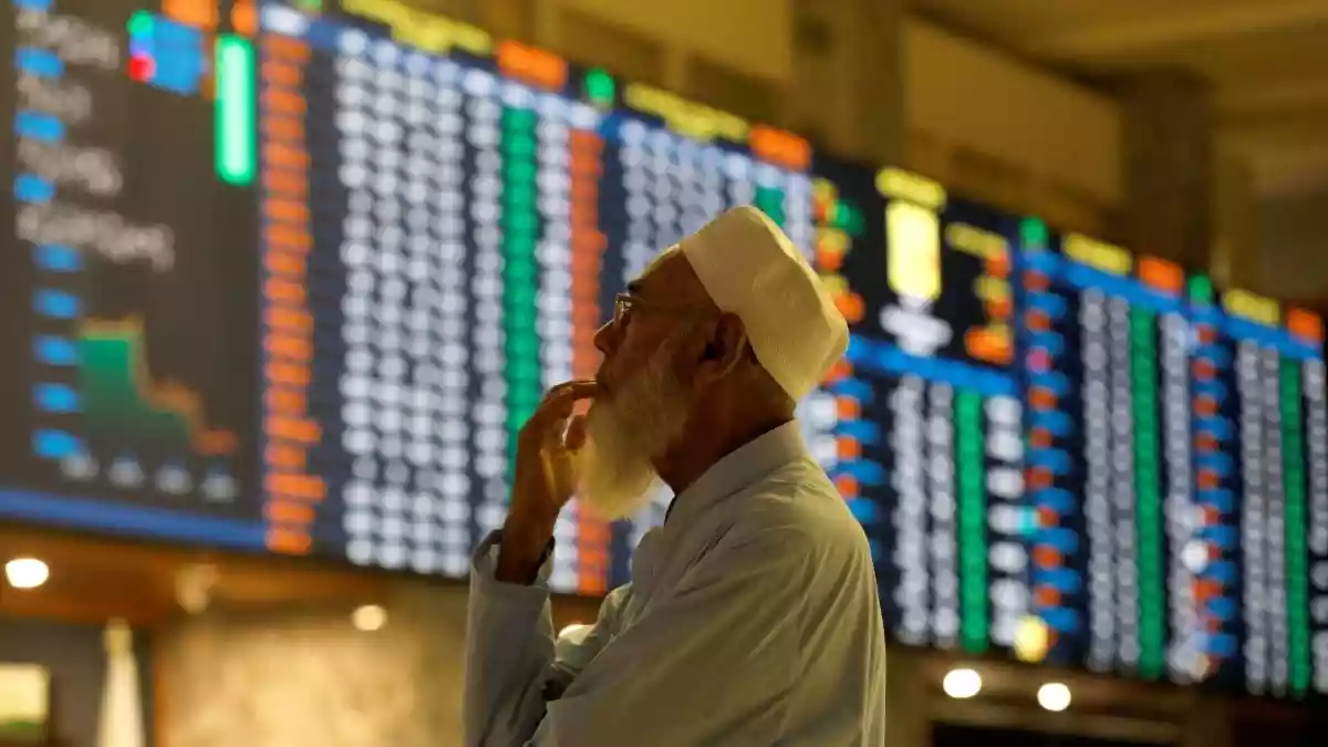 Pakistan के इस्लामाबाद में हुई अमेरिका-ईरान की शांति वार्ता बेनतीजा क्या निकली, पाकिस्तान शेयर बाजार में तबाही आ गई. सोमवार को खुलने के साथ ही KSE-100 इंडेक्स करीब 4500 अंक को गोता लगा गया.