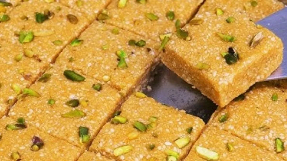 सर्दियों में जरूर बनाएं मुंह में तुरंत घुल जाने वाली तिल-गुड़ की बर्फी
