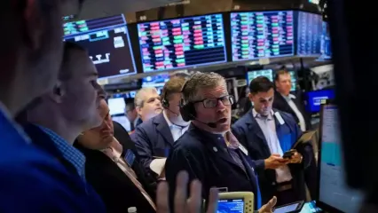 Stock Market Crash Signal: जापान, कोरिया से ब्रिटेन तक शेयर बाजारों में हाहाकार मचा हुआ है, तो वहीं गिफ्ट निफ्टी में 200 अंक से ज्यादा की गिरावट भारतीय शेयर बाजार में भगदड़ के संकेत दे रही है. शेयर बाजार