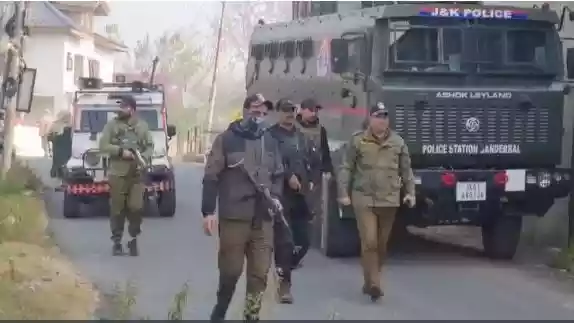स्कूल के पास विस्फोटक जैसा शेल मिलने से हड़कंप