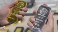 Gold Silver Rate Weekly Update: सोना-चांदी की कीमतों में एमसीएक्स से घरेलू बाजार तक में बदलाव देखने को मिला है. तमाम उतार-चढ़ाव के बाद सोना जहां हाई से 44000 रुपये प्रति 10 ग्राम से ज्यादा सस्ता है, तो वहीं