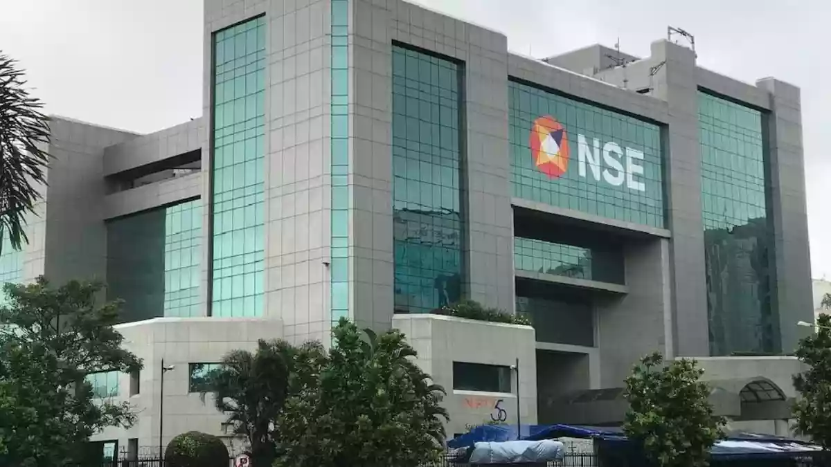 NSE IPO के पेश किए जाने की तैयारियां जोरों पर हैं और इसे लेकर आए एक बड़ी अपडेट को देखें, तो एक्सचेंज अमेरिका, लंदन, सिंगापुर से लेकर हांगकांग तक बैठकें करने का प्लान बना रहा है. देश के इतिहास